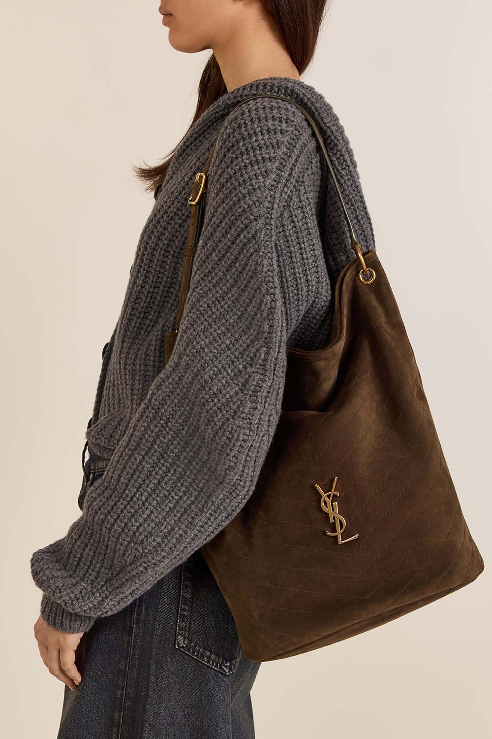 תמונת כל הלוק של תיק יד ניקי באקט